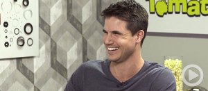 Video: Robbie Amell and the Question He Never Thought He’d Be Asked