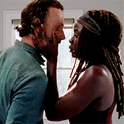 The Walking Dead - Rick & Michonne kiss (AMC)