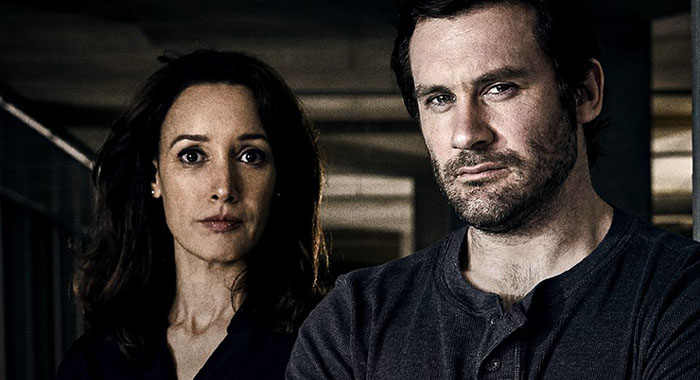 taken-jennifer-beals-clive-standen-700x380