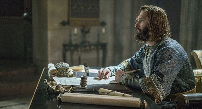 vikings-season-4_rollo-desk_700x380