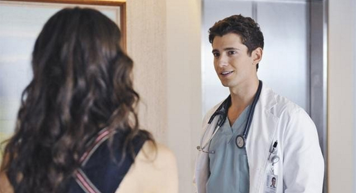 Pretty Little Liars - Troian Bellisario, Julian Morris (Eric McCandless/Disney)