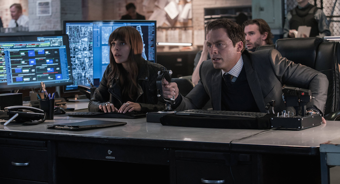 APB: L-R: Caitlin Stacey and Justin Kirk in APB premiering Monday, Feb. 6 (9:01-10:00 PM ET/PT) on FOX. ©2016 Fox Broadcasting Co. Cr: FOX