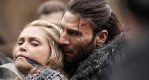 Eliza Taylor, Zach Mcgowan in The 100 (CW)