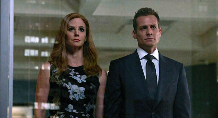 Sarah Rafferty, Gabriel Macht in Suits (Shane Mahood/USA Network)