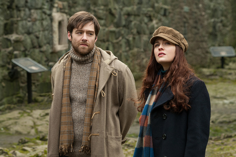 Sophie Skelton and Richard Rankin in Outlander Season 2 2016 (Starz)
