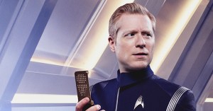 <em>Star Trek: Discovery</em>’s Anthony Rapp on Crotchety Characters and a ‘Musical’ F-Bomb Moment