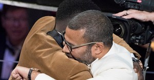 DANIEL KALUUYA, JORDAN PEELE embrace during THE OSCARS(r) - The 90th Oscars(r) live on Oscar(r) SUNDAY, MARCH 4, 2018 (ABC/Ed Herrera)