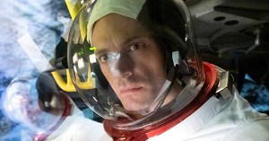 Ronald D. Moore on That <em>For All Mankind</em> Tragedy and <em>Outlander</em>’s Revolutionary New Season