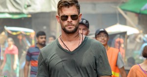 <em>Extraction</em> First Reviews: Chris Hemsworth Anchors a Brutal, Action-Packed Thriller