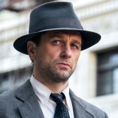 Matthew Rhys On His “Cracked” Perry Mason and the Dark Appeal of HBO’s Reboot