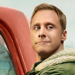 <em>Resident Alien</em> Star Alan Tudyk on Why This Extraterrestrial Is So Dang Mean