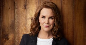 Elizabeth Perkins’ 5 Things To Know About <em>The Moodys</em> Season 2