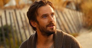 Dan Stevens and Morgan Freeman Star in <em>Solos</em> Exclusive Sneak Peek