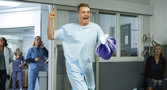  Alan Tudyk in Resident Alien - Season 2