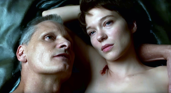 Viggo Mortensen and Lea Seydoux in Crimes of the Future