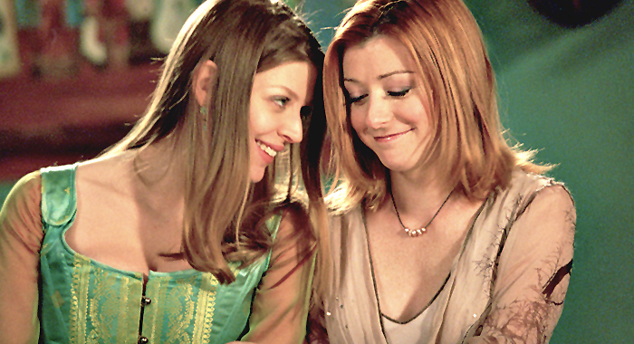 Amber Benson and Alyson Hannigan as Tara and Willow in Buffy the Vampire Slayer