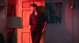 Jon Bernthal as Julian Kaye in AMERICAN GIGOLO, “The Escape Wheel”. Photo Credit: Warrick Page/SHOWTIME.