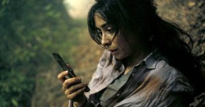 <em>The Resort</em> Stars, Creator on Turning to Comedy to Deal with Death and Trauma