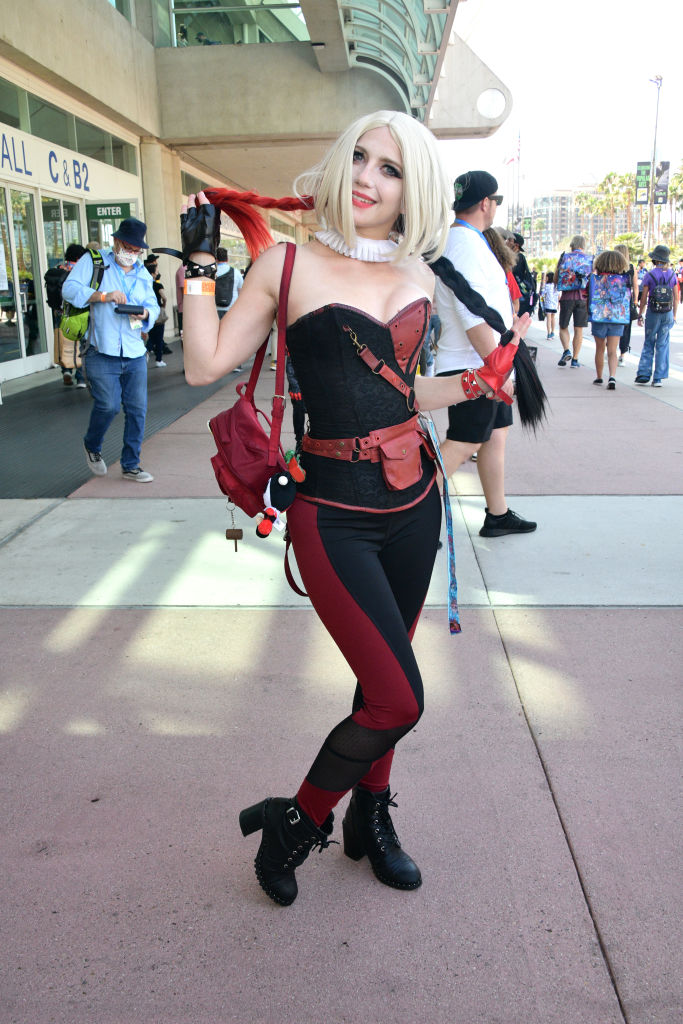 A cosplayer wears a Harley Quinn costume