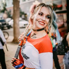 Cosplayer dressed as Harley Quinn