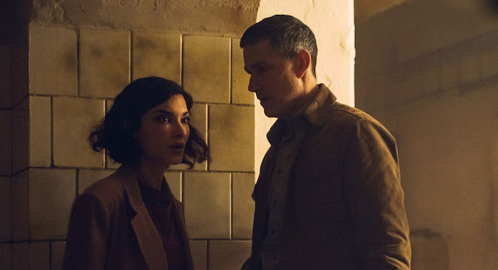 Amber Rose Revah and Matthew Fox in Last Light