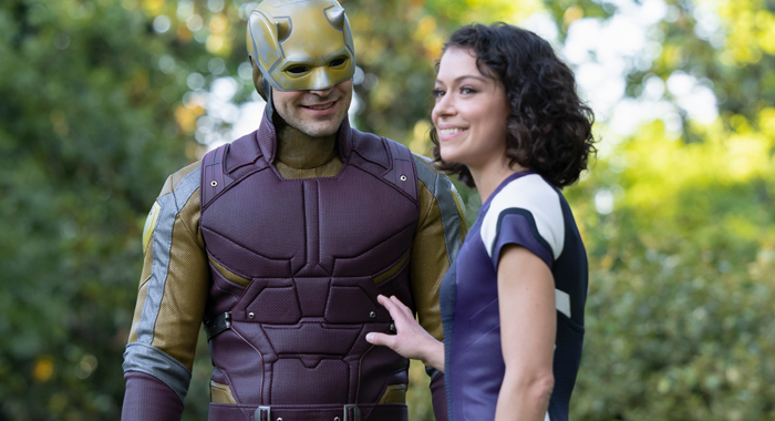 Charlie Cox as Matt Murdock/Daredevil and Tatiana Maslany as Jennifer Walters/She-Hulk in She-Hulk: Attorney at Law (2022)