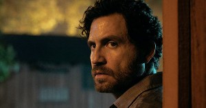Edgar Ramirez Enjoys Playing the Dark Comedy in <em>Florida Man</em>