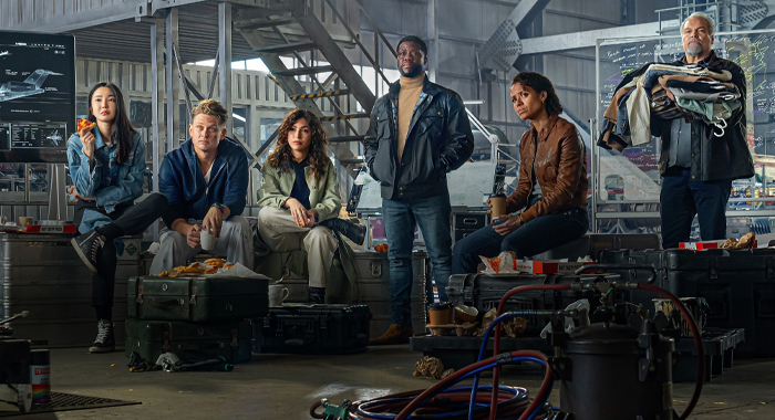 YunJee Kim as Mi-Su, Billy Magnussen as Magnus, Úrsula Corberó as Camila, Kevin Hart as Cyrus, Gugu Mbatha-Raw as Abby and Vincent D’Onofrio as Denton in Lift (2023)