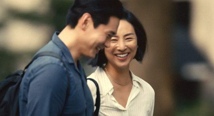 Teo Yoo and Greta Lee in Past Lives (2023)