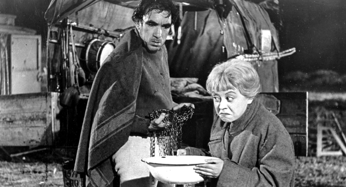 Anthony Quinn and Giulietta Masina in La Strada (1954)