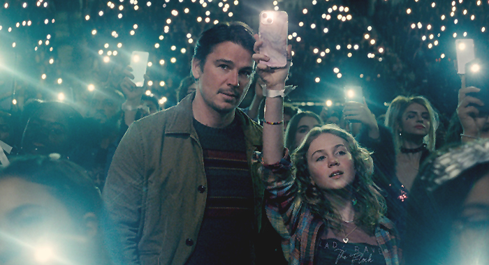 Josh Hartnett and Ariel Donoghue in Trap (2024)