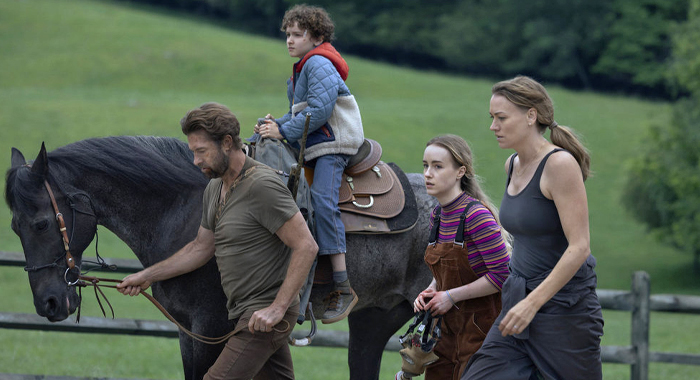 Scott Speedman as James Chenoweth, Caleb Dolden as Arlo Chenoweth, Emilie Bierre as Meryl Chenoweth, Yvonne Strahovski as Maggie Chenoweth in Teacup (2024)