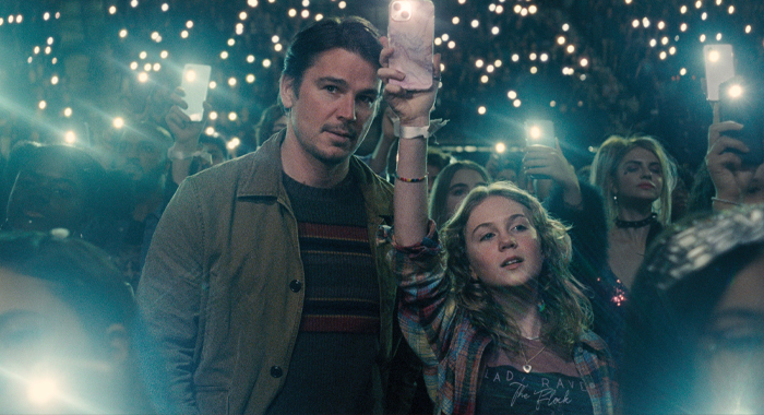 Josh Hartnett and Ariel Donoghue in Trap (2024)