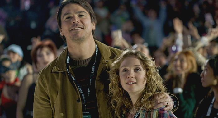 Josh Hartnett and Ariel Donoghue in Trap (2024)