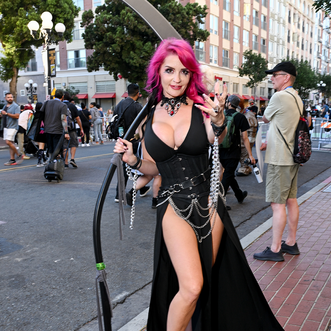 Keres cosplayer (Photo by Gilbert Flores/Variety via Getty Images)