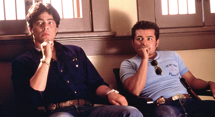 Benicio del Toro and Jacob Vargas in Traffic (2000)
