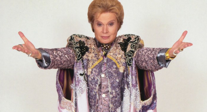 Walter Mercado in Mucho Mucho Amor: The Legend of Walter Mercado (2020)