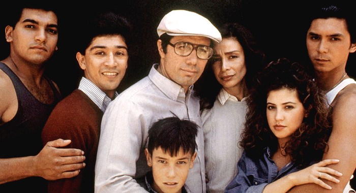 Edward James Olmos, Rosanna Desoto, and Lou Diamond Phillips in Stand and Deliver (1988)